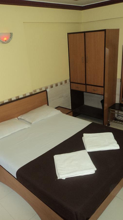 Girija Payyade Hotel Kalyān Extérieur photo