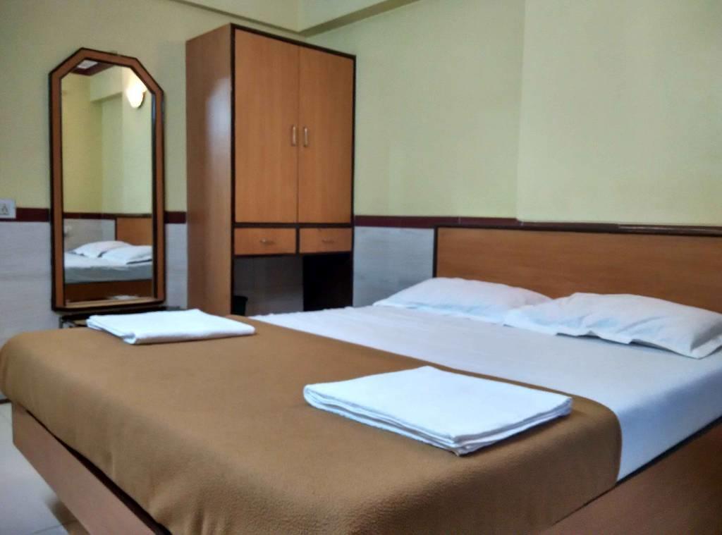 Girija Payyade Hotel Kalyān Extérieur photo