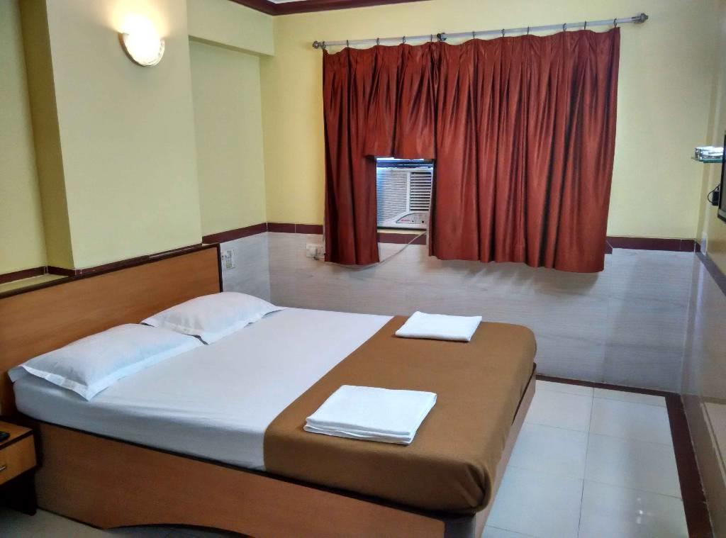 Girija Payyade Hotel Kalyān Extérieur photo