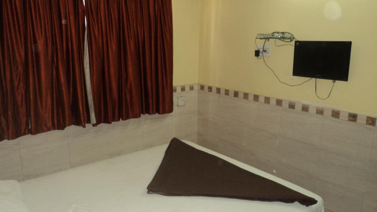 Girija Payyade Hotel Kalyān Extérieur photo