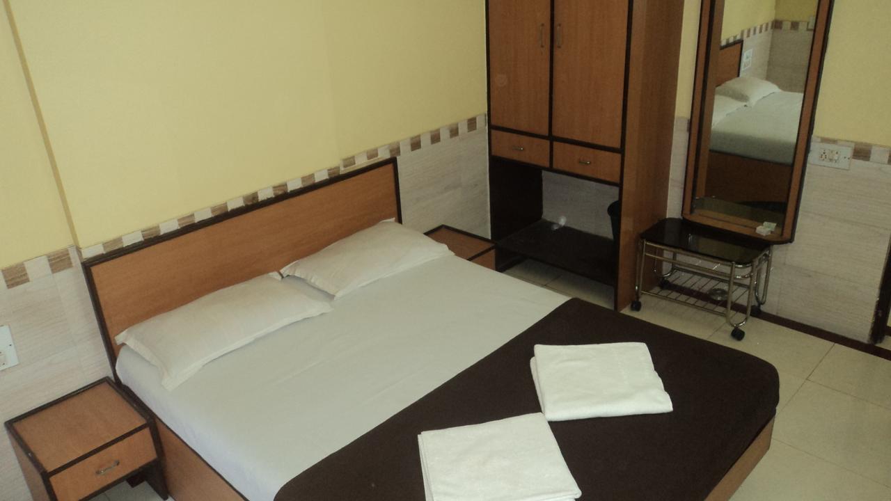 Girija Payyade Hotel Kalyān Extérieur photo