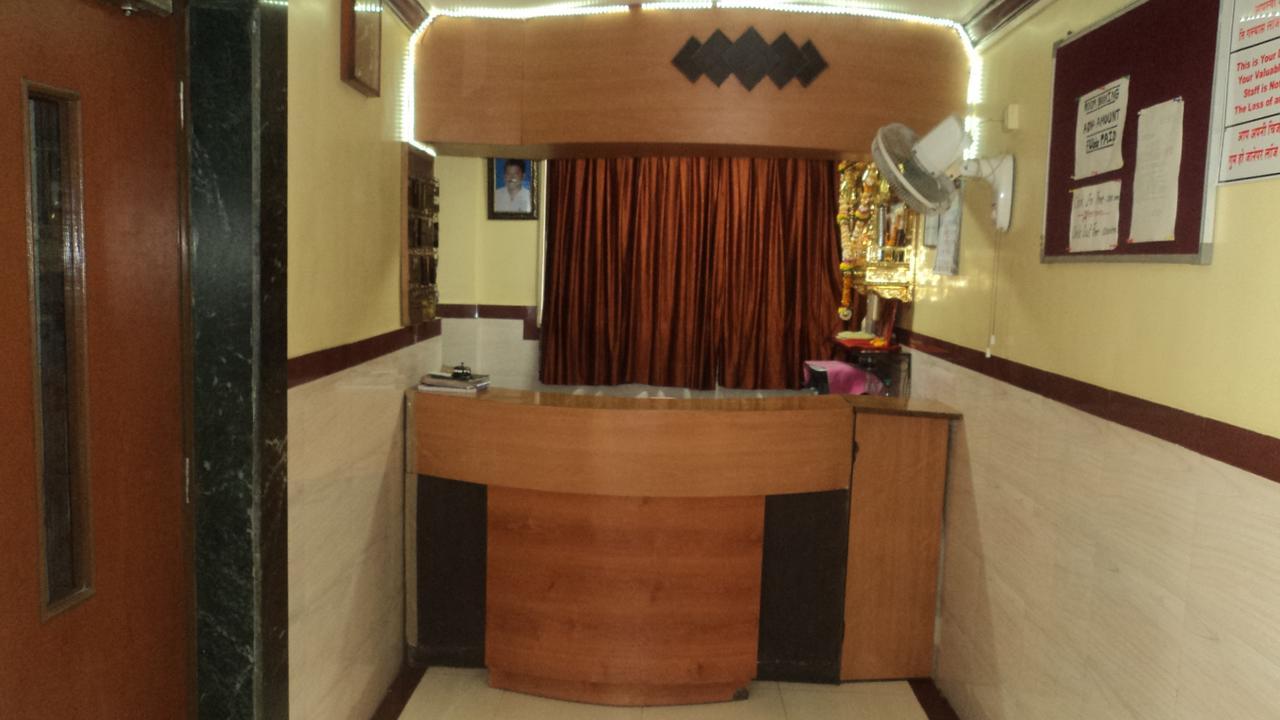 Girija Payyade Hotel Kalyān Extérieur photo