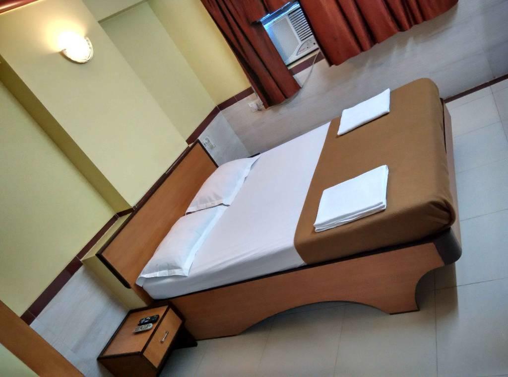 Girija Payyade Hotel Kalyān Extérieur photo