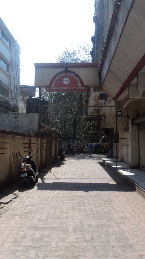 Girija Payyade Hotel Kalyān Extérieur photo