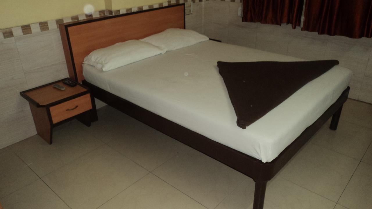 Girija Payyade Hotel Kalyān Extérieur photo